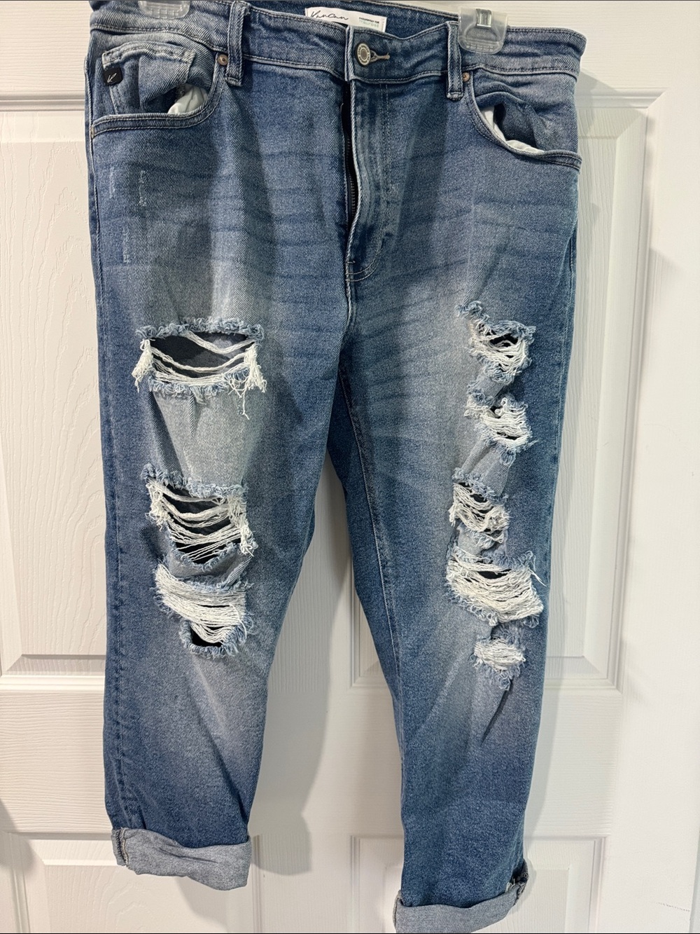 NWOT KanCan Light Blue Distressed Cropped Jeans